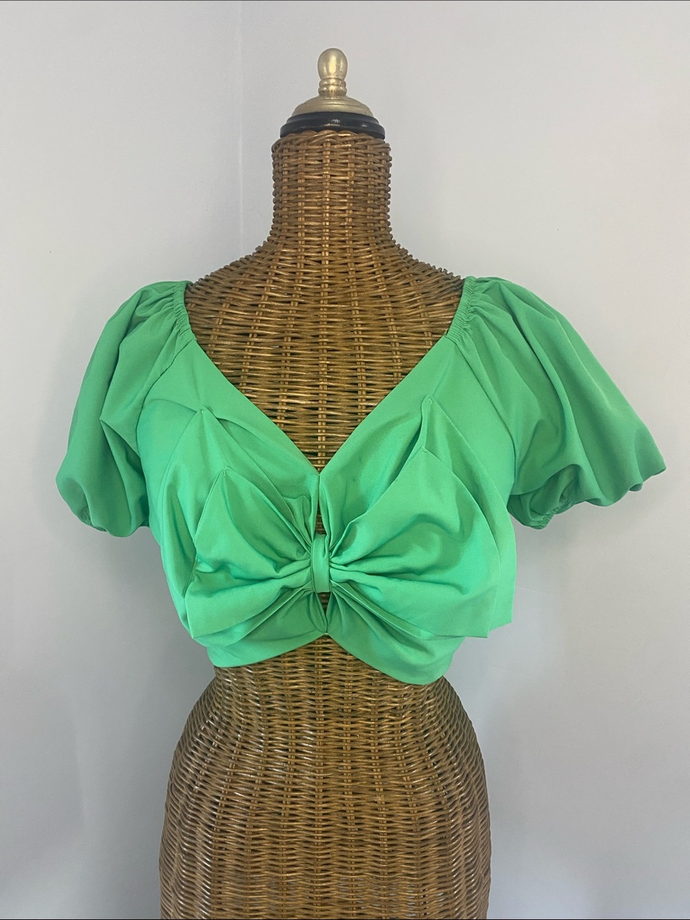 Believe Knot-Front Puff Sleeve Crop Top in Green